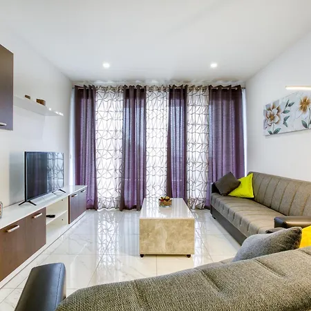 Apartmán Beautiful 3br With Private Terrace & Views By 360 Estates *