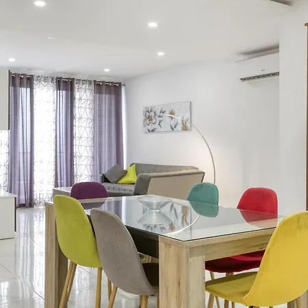 Apartmán Beautiful 3br With Private Terrace & Views By 360 Estates